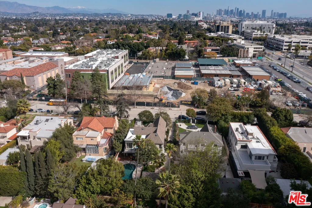 665 S Mccadden Place, Los Angeles, California 90005 home-pic-54