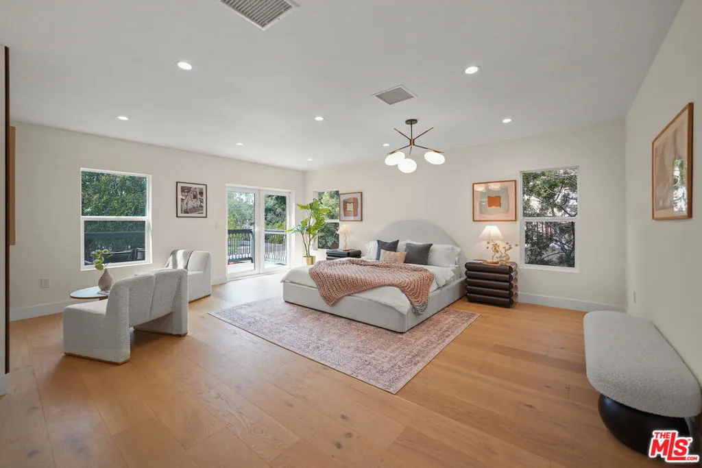 665 S Mccadden Place, Los Angeles, California 90005 home-pic-13