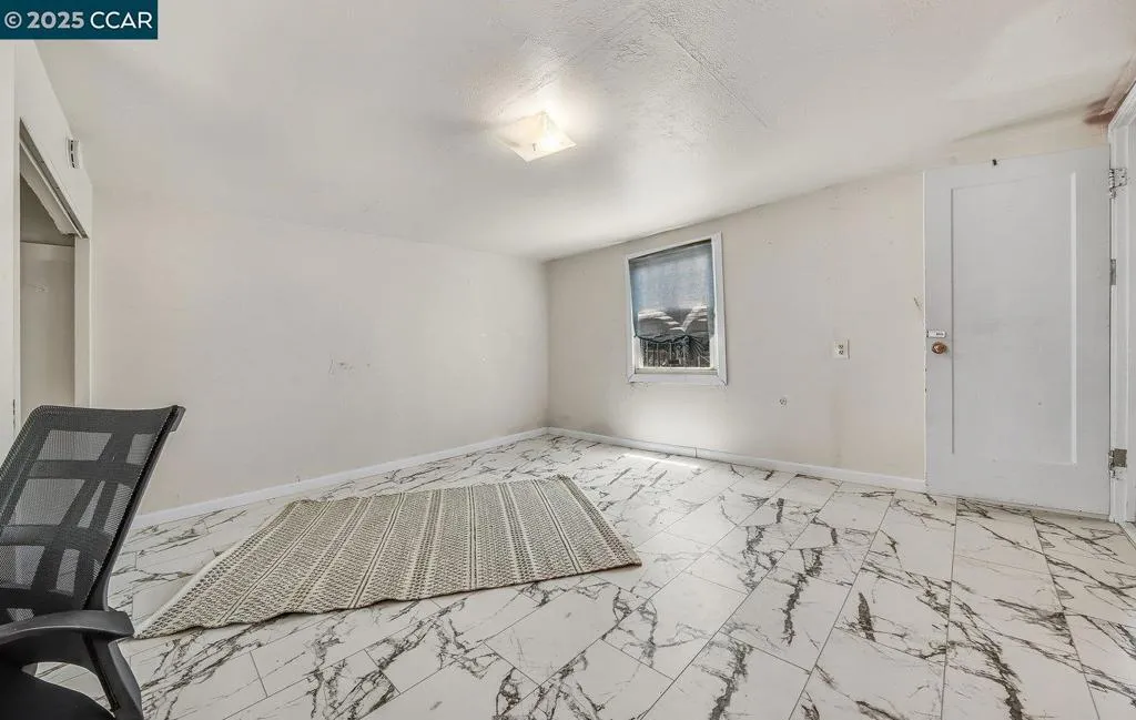 9305 Burr St, Oakland, California 94605 home-pic-24