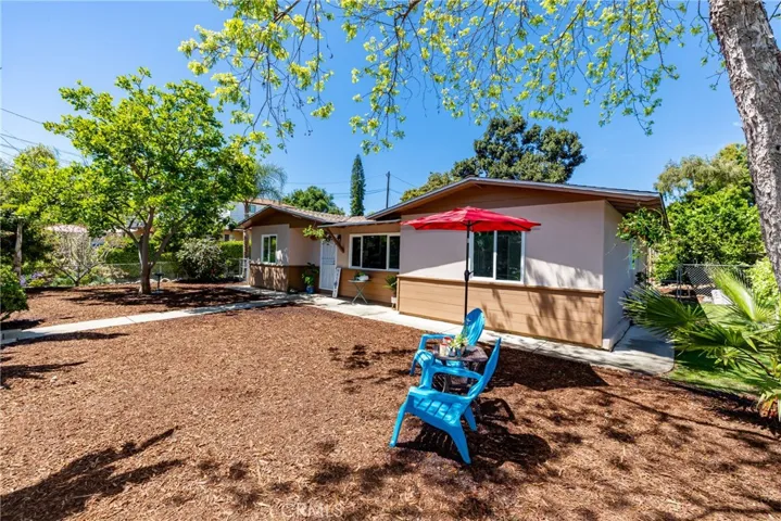 242 E Kalmia Street, Fallbrook, California 92028