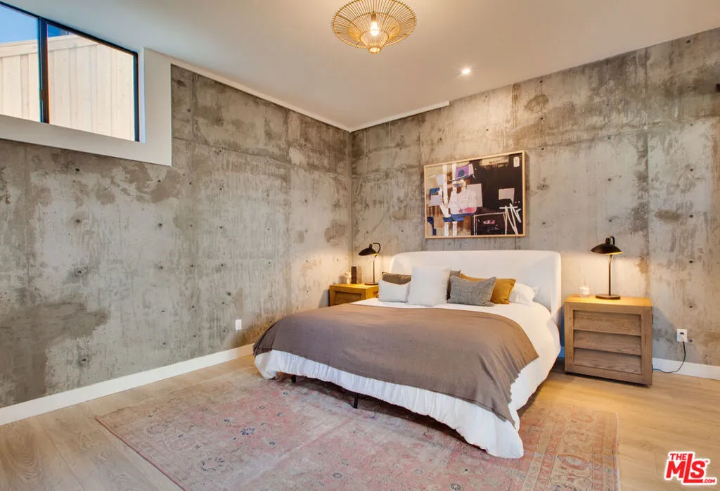 1633 N Bruce Court, Los Angeles, California 90026 home-pic-15