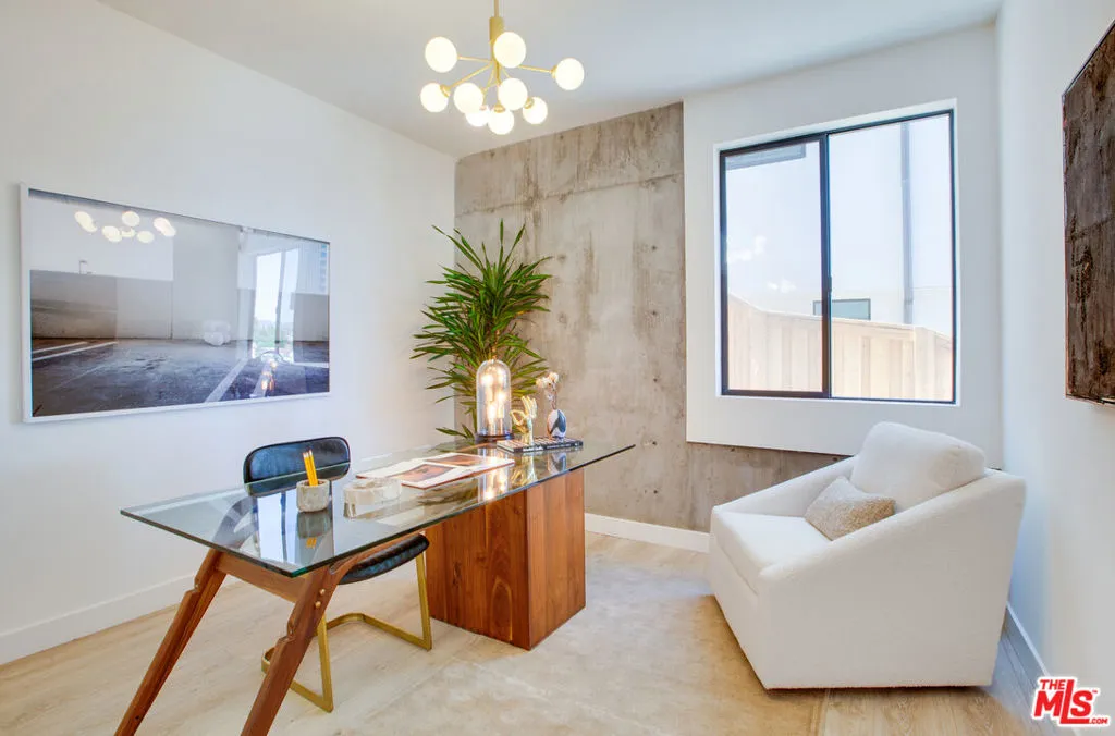 1653 N Bruce Court, Los Angeles, California 90026 home-pic-25