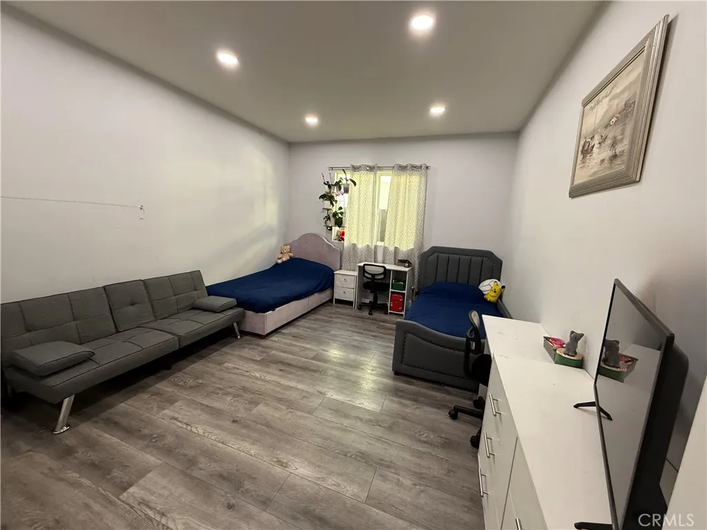 14615 Wyandotte Street, Van Nuys, California 91405 home-pic-11