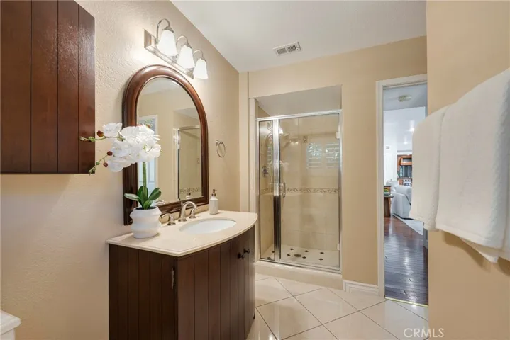 Downstairs Full Bath