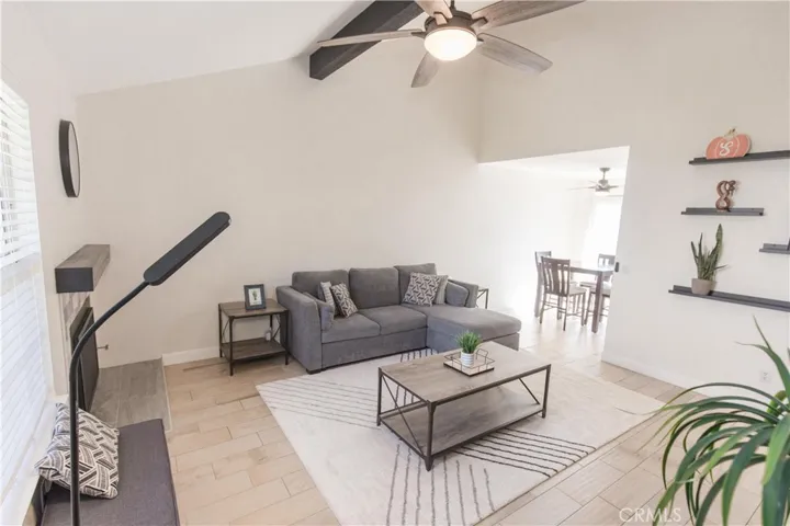 1472 Mayflower Way, Clovis, California 93612