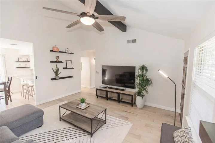 1472 Mayflower Way, Clovis, California 93612