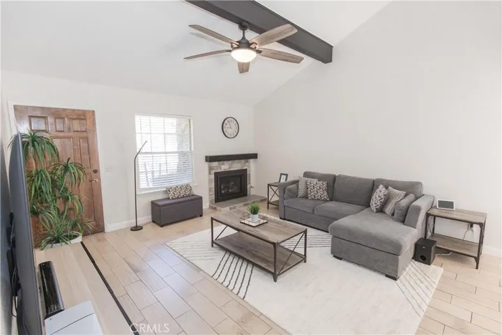 1472 Mayflower Way, Clovis, California 93612