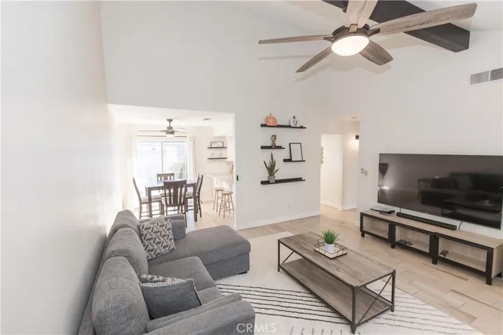 1472 Mayflower Way, Clovis, California 93612