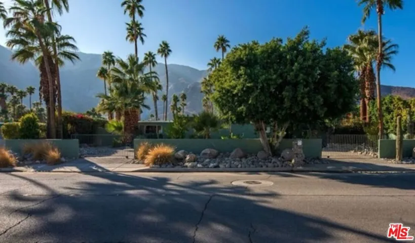 817 N Via Monte Vista, Palm Springs, California 92262