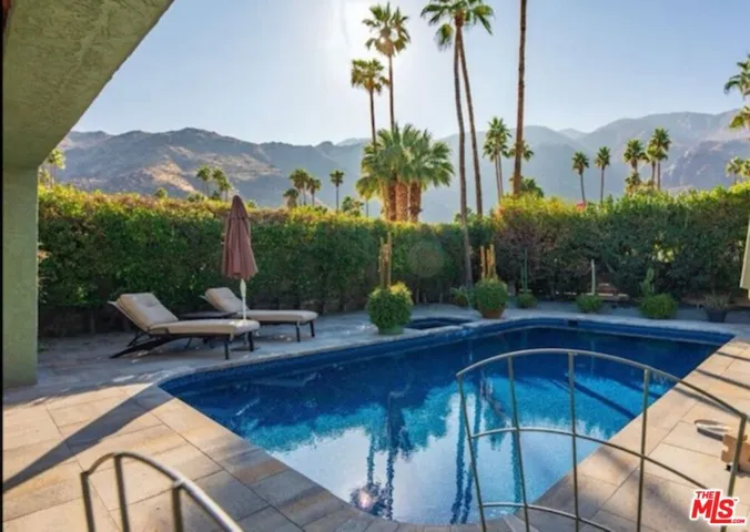 817 N Via Monte Vista, Palm Springs, California 92262