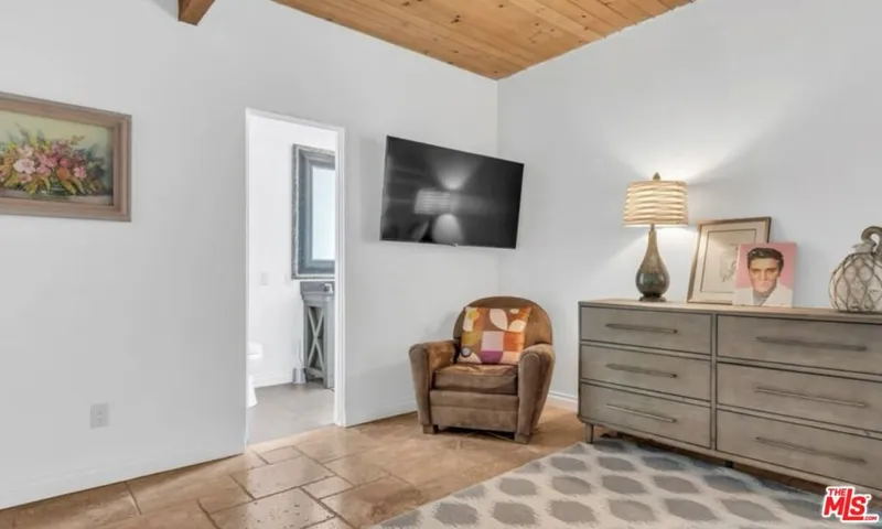 817 N Via Monte Vista, Palm Springs, California 92262