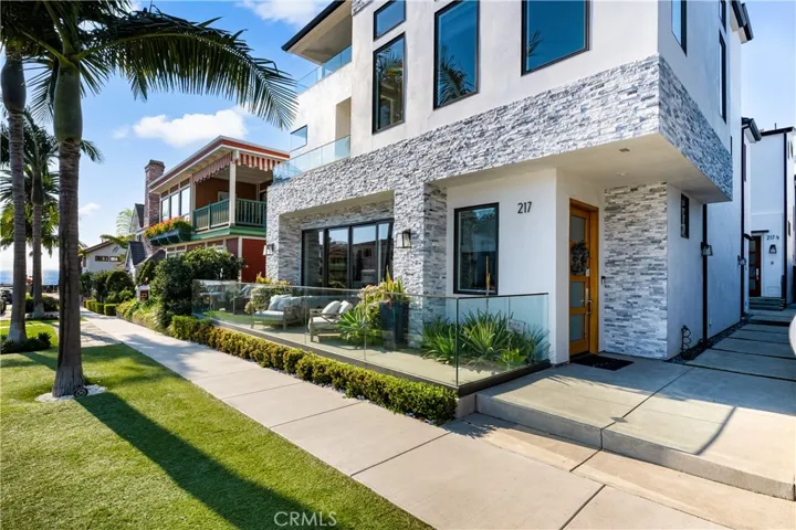 217 1/2 Marguerite Avenue, Corona Del Mar, California 92625
