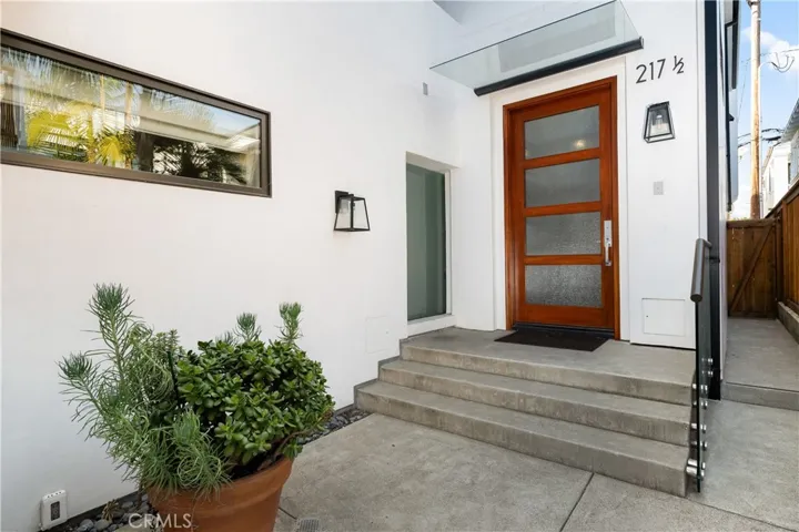 217 1/2 Marguerite Avenue, Corona Del Mar, California 92625