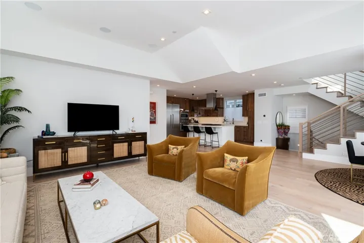217 1/2 Marguerite Avenue, Corona Del Mar, California 92625