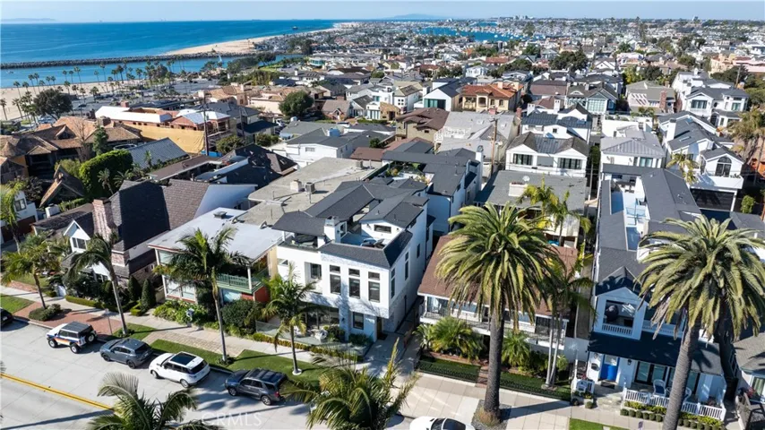 217 1/2 Marguerite Avenue, Corona Del Mar, California 92625