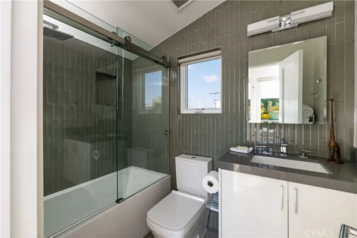 217 1/2 Marguerite Avenue, Corona Del Mar, California 92625