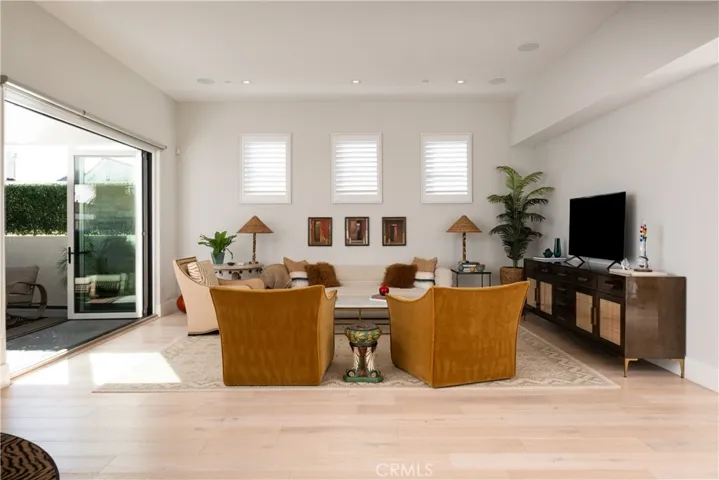 217 1/2 Marguerite Avenue, Corona Del Mar, California 92625