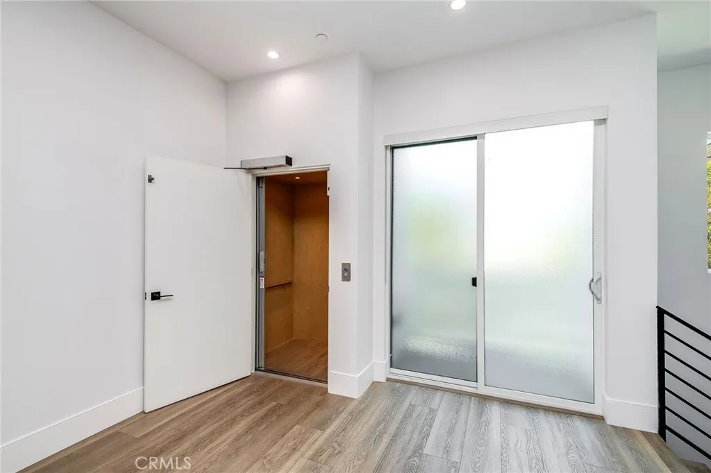 5258 Hermitage Avenue 1, Valley Village, California 91607 home-pic-14