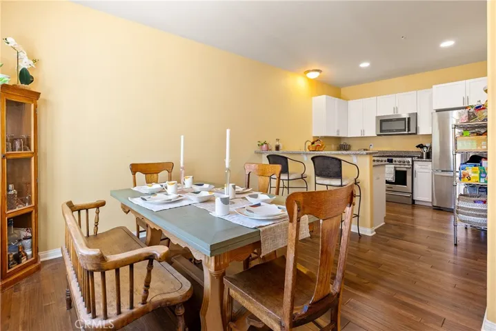 dining area with view into kitchen