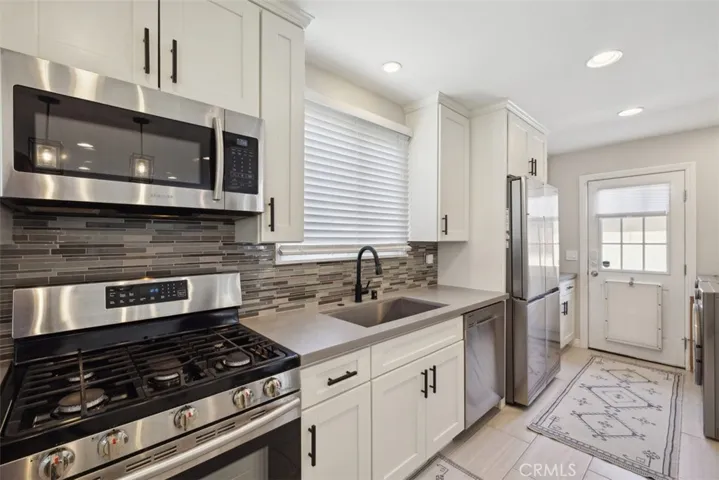 22327 Gifford Street, Canoga Park, California 91303