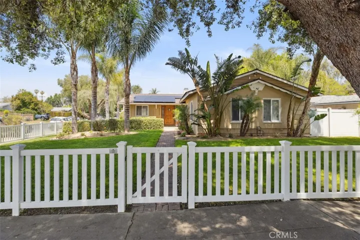22327 Gifford Street, Canoga Park, California 91303