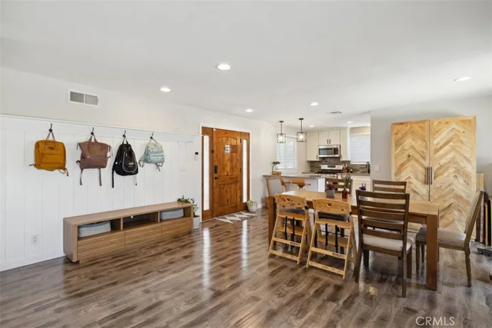 22327 Gifford Street, Canoga Park, California 91303