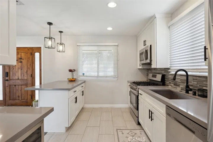 22327 Gifford Street, Canoga Park, California 91303
