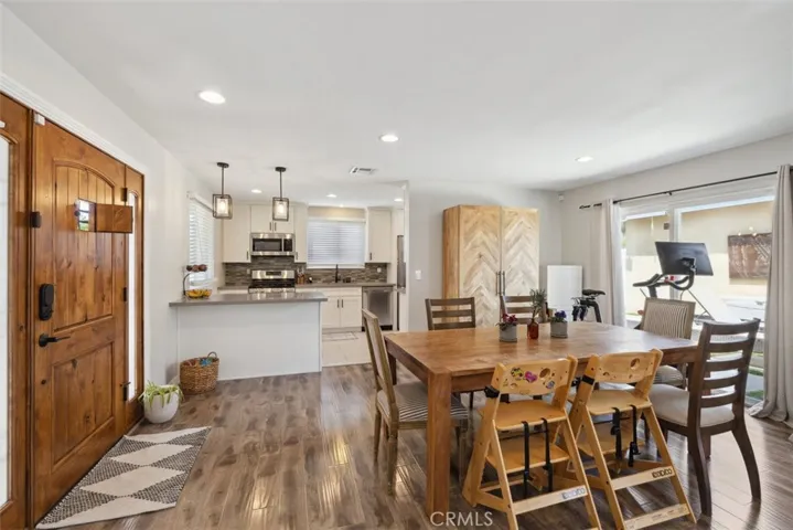 22327 Gifford Street, Canoga Park, California 91303