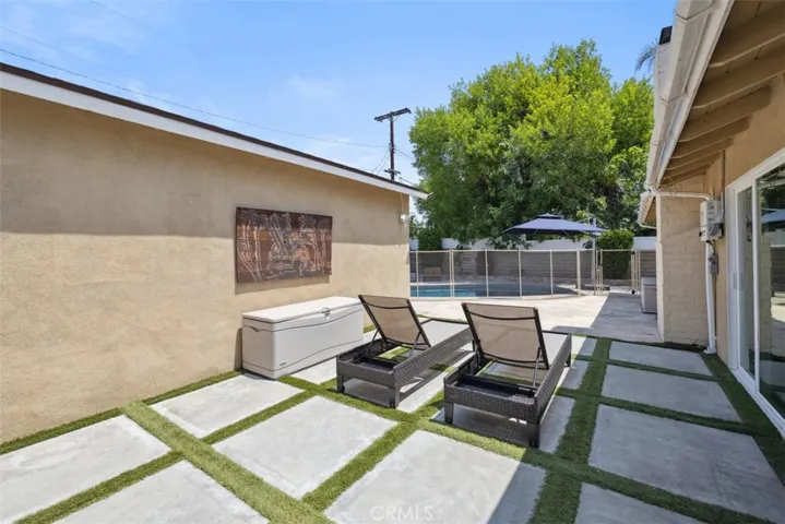 22327 Gifford Street, Canoga Park, California 91303