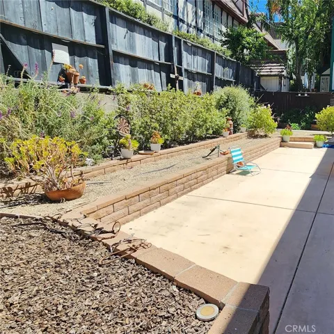 1575 Oak St Back Patio Garden