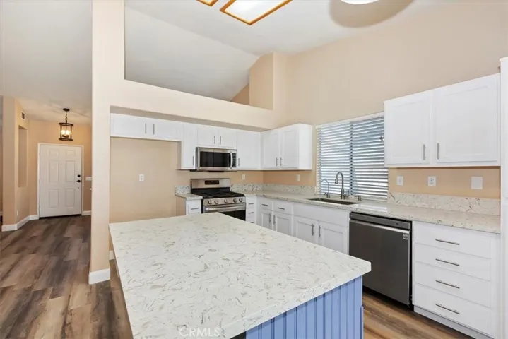 2742 W Sunnyview Drive, Rialto, California 92377