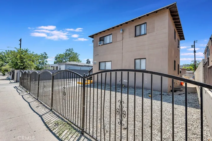 6709 Lemp Avenue, North Hollywood, California 91606