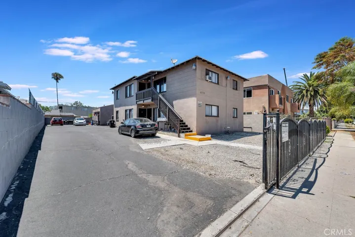 6709 Lemp Avenue, North Hollywood, California 91606