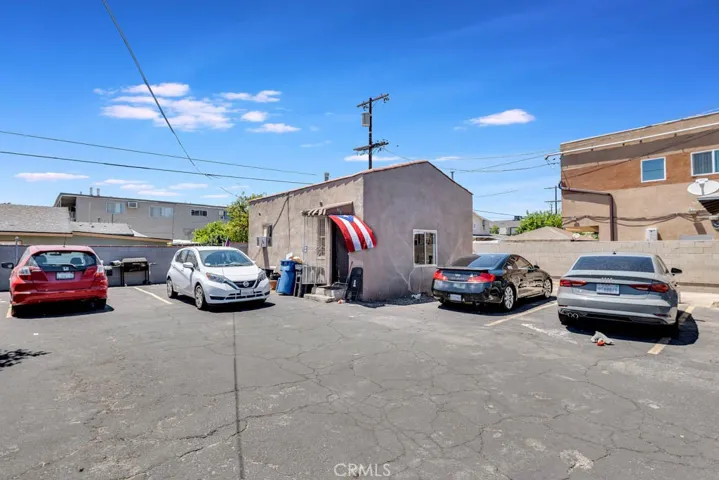 6709 Lemp Avenue, North Hollywood, California 91606