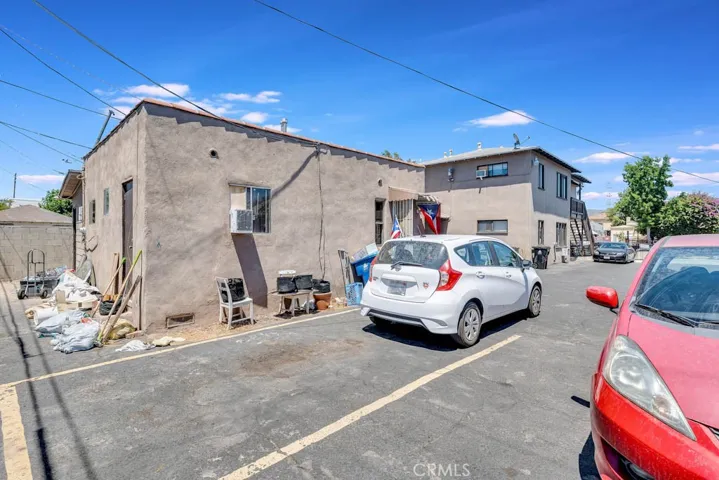 6709 Lemp Avenue, North Hollywood, California 91606