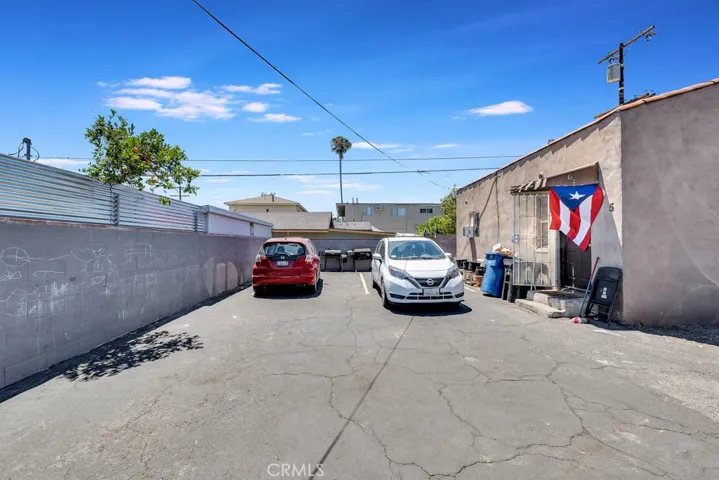 6709 Lemp Avenue, North Hollywood, California 91606