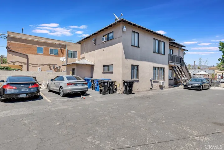 6709 Lemp Avenue, North Hollywood, California 91606