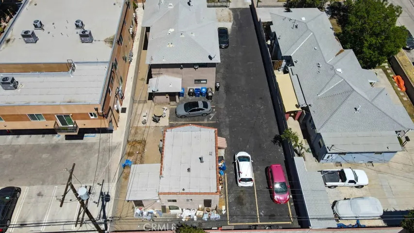 6709 Lemp Avenue, North Hollywood, California 91606