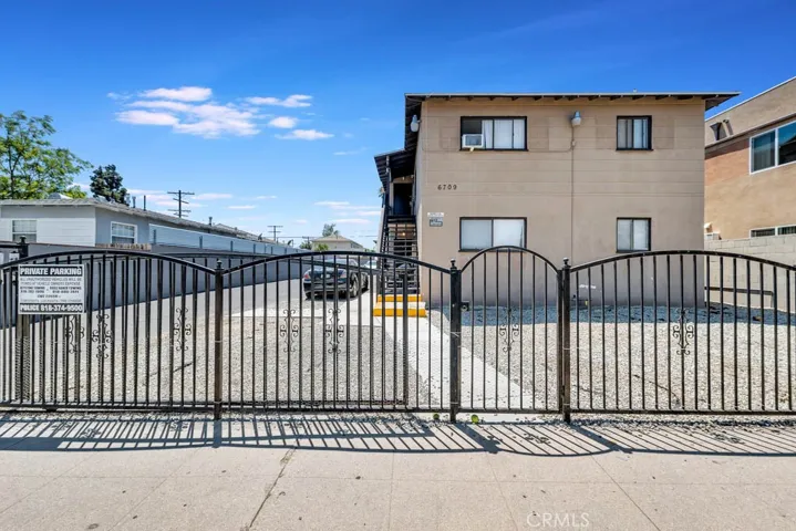 6709 Lemp Avenue, North Hollywood, California 91606