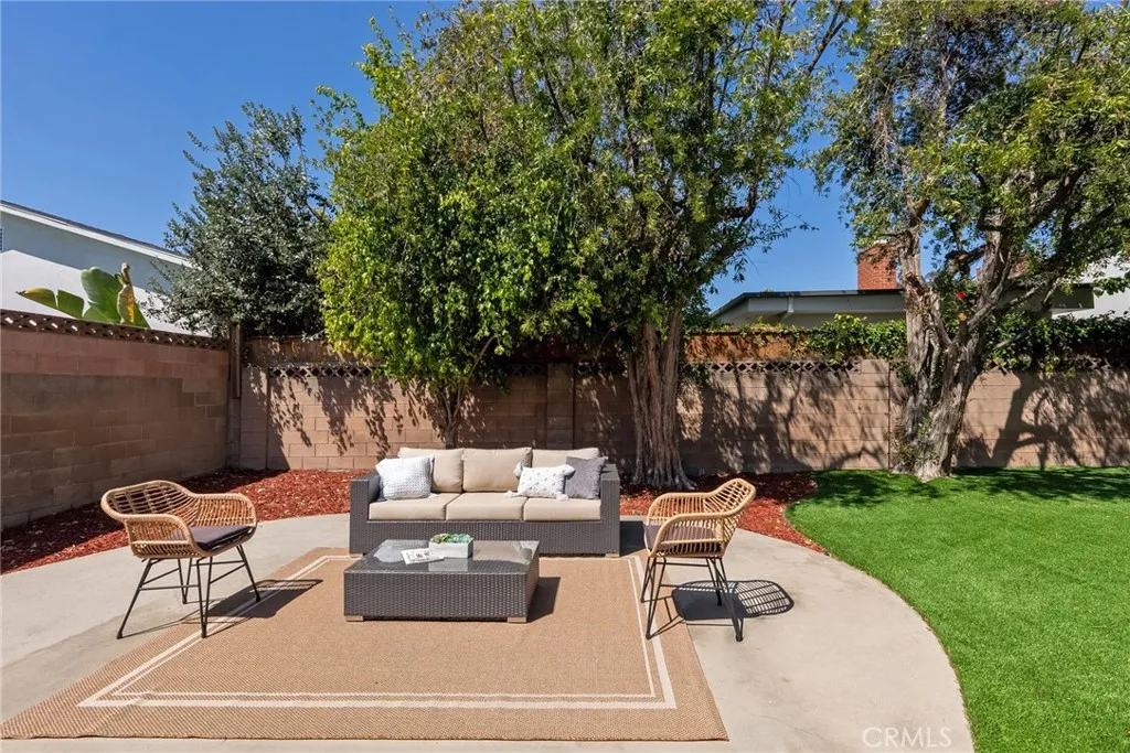 13807 Wyandotte Street, Van Nuys, California 91405 home-pic-31