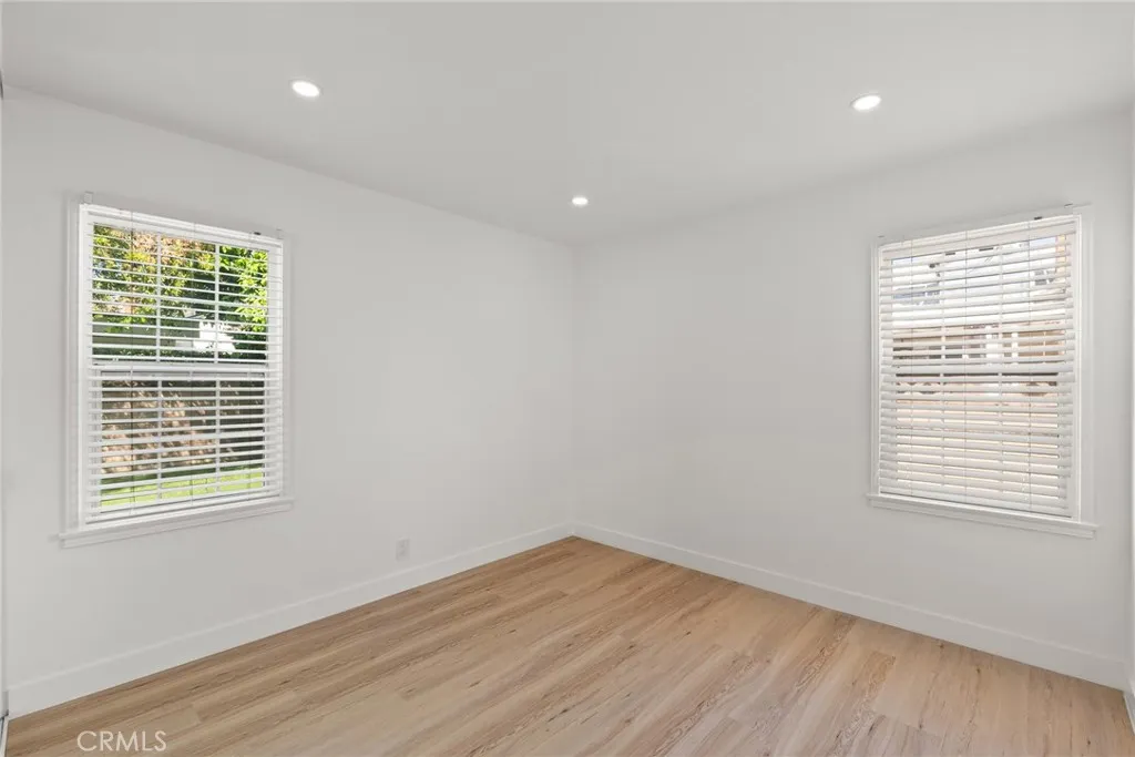 13807 Wyandotte Street, Van Nuys, California 91405 home-pic-27