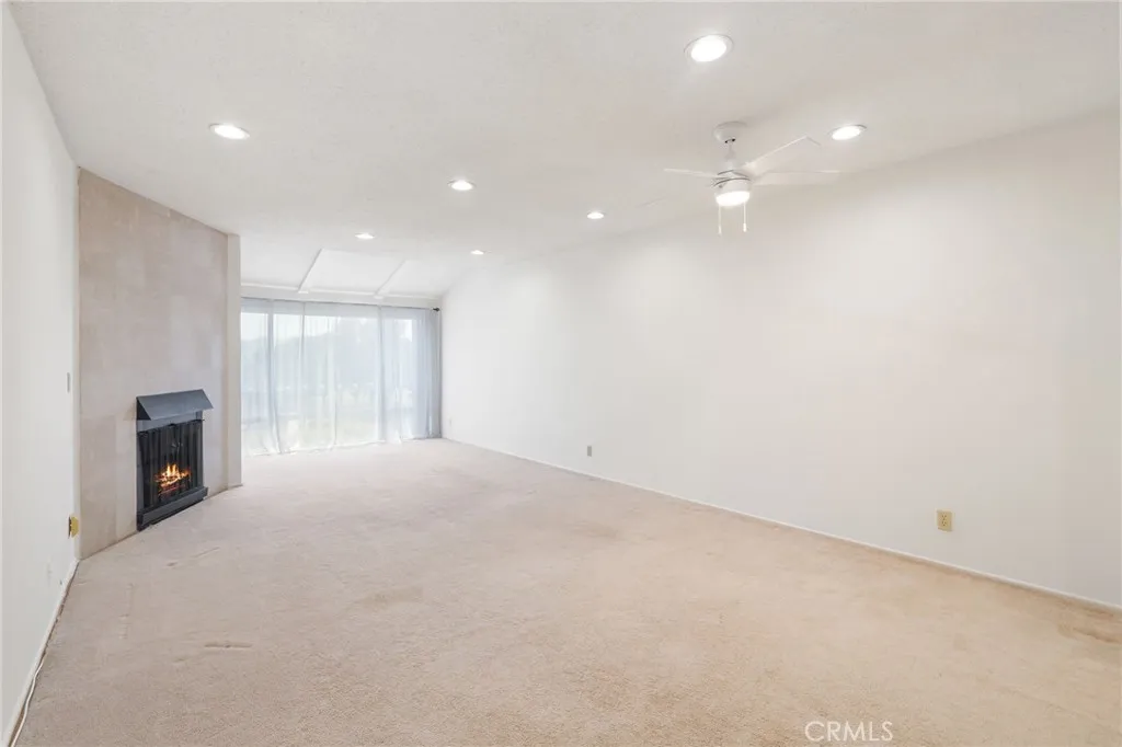 12830 Burbank Boulevard 320, Valley Village, California 91607 home-pic-3