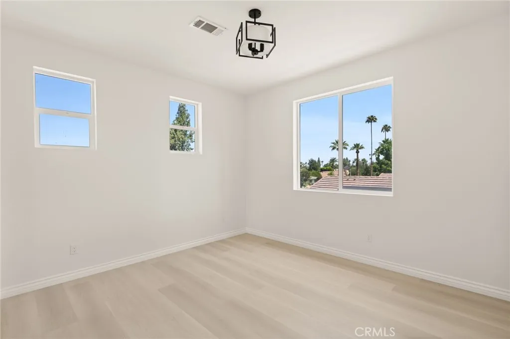 5979 Copperfield Avenue, Riverside, California 92506 home-pic-32