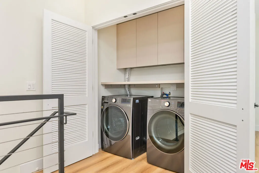 1320 N Vista Street, Los Angeles, California 90046 home-pic-17