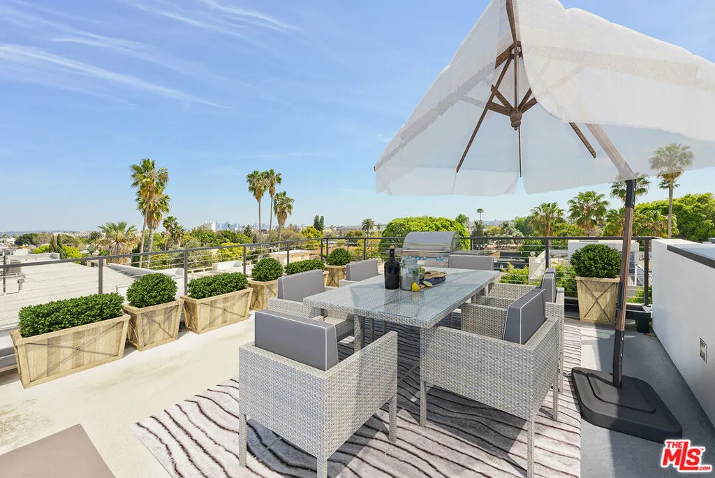 1320 N Vista Street, Los Angeles, California 90046 home-pic-18