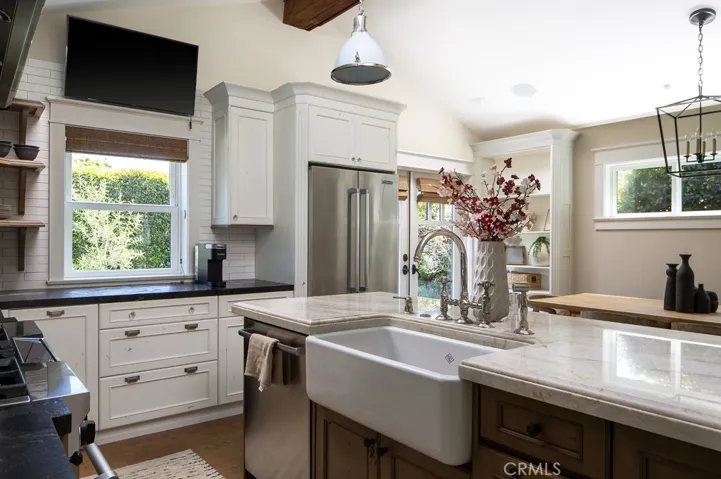 531 De Anza Drive, Corona Del Mar, California 92625