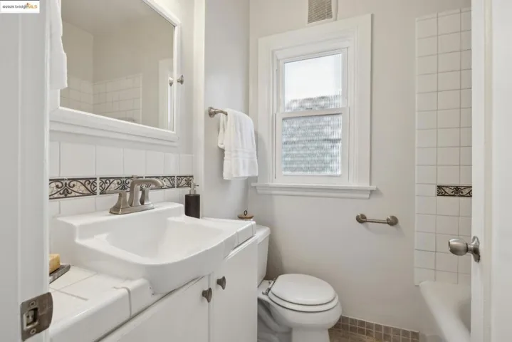 5725 Alta Punta Ave, El Cerrito, California 94530