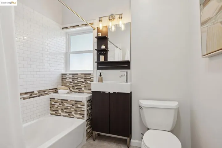 5725 Alta Punta Ave, El Cerrito, California 94530