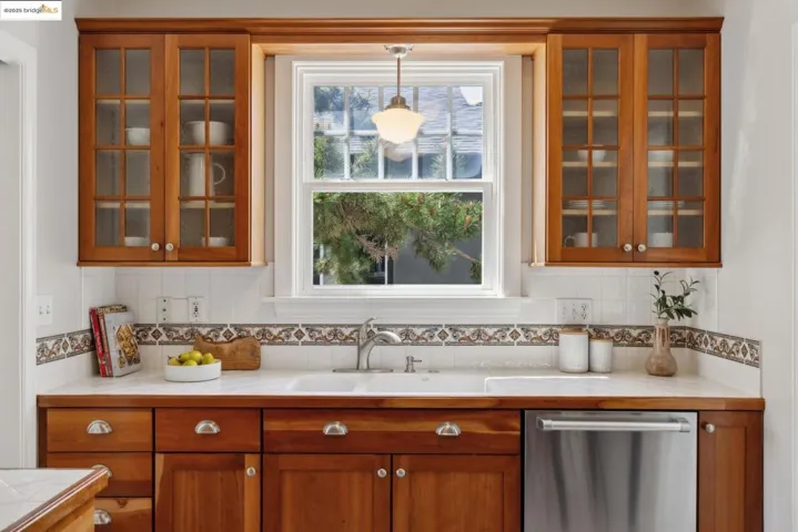 5725 Alta Punta Ave, El Cerrito, California 94530