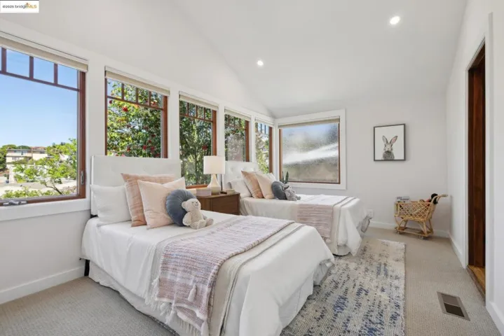 5725 Alta Punta Ave, El Cerrito, California 94530